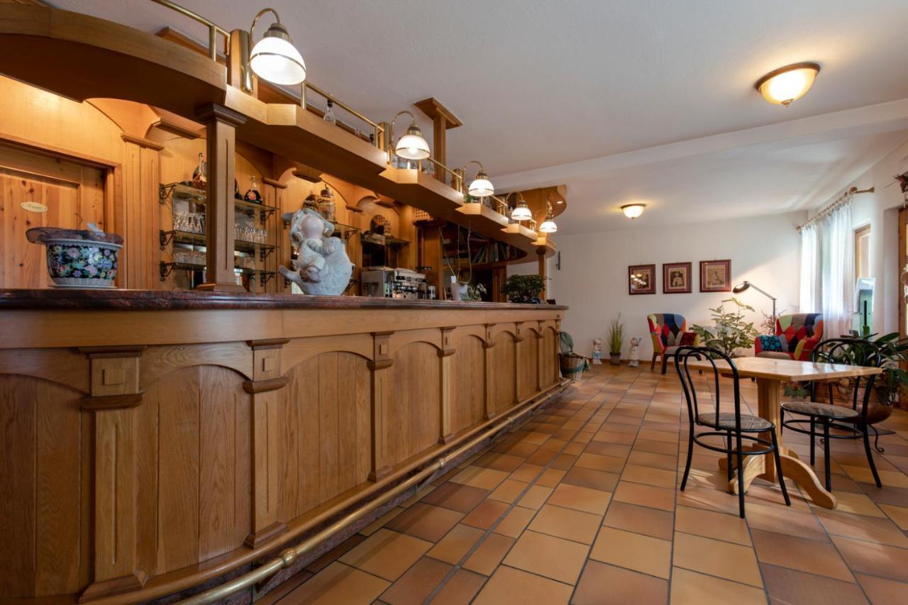 Hotel Petit Foyer Pollein Extérieur photo