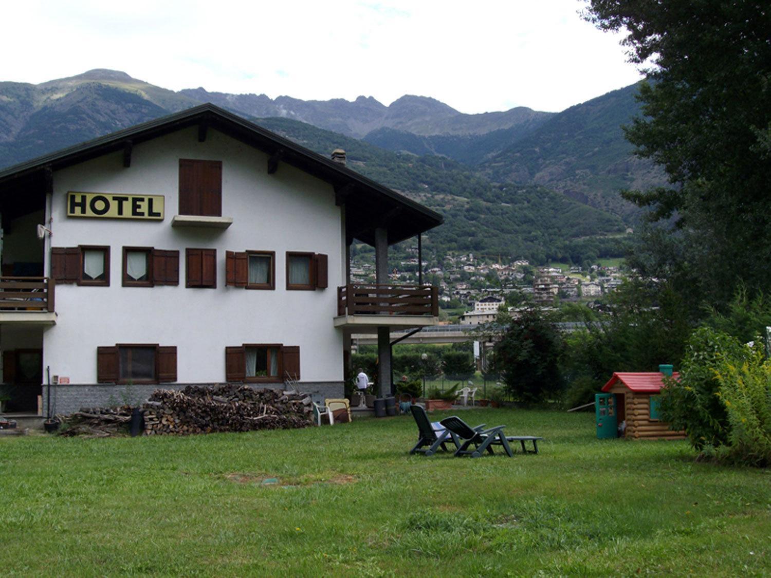 Hotel Petit Foyer Pollein Extérieur photo